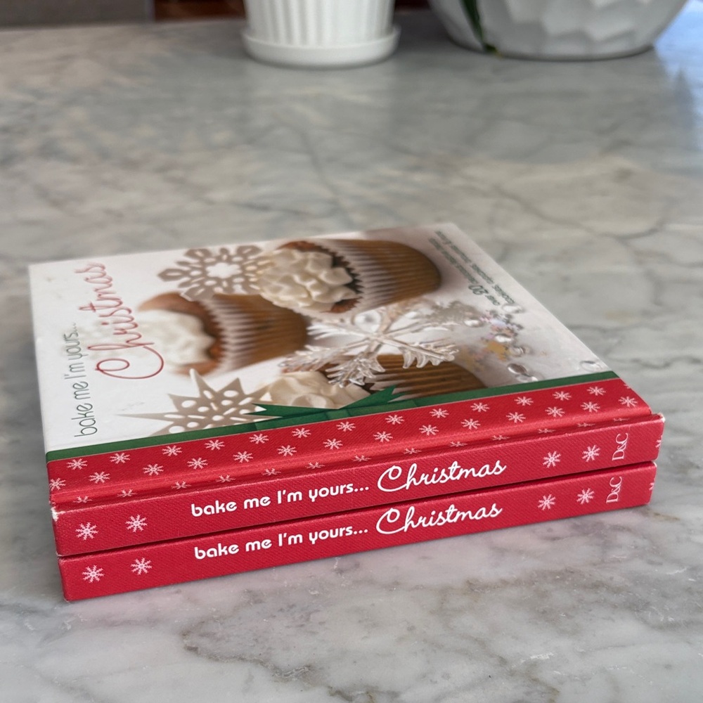 Bake Me I'm Yours Christmas Cookbook
